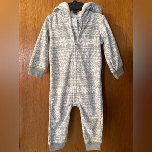 ⭐️NEW⭐️ Carters Onesie with Snowflake Pattern
